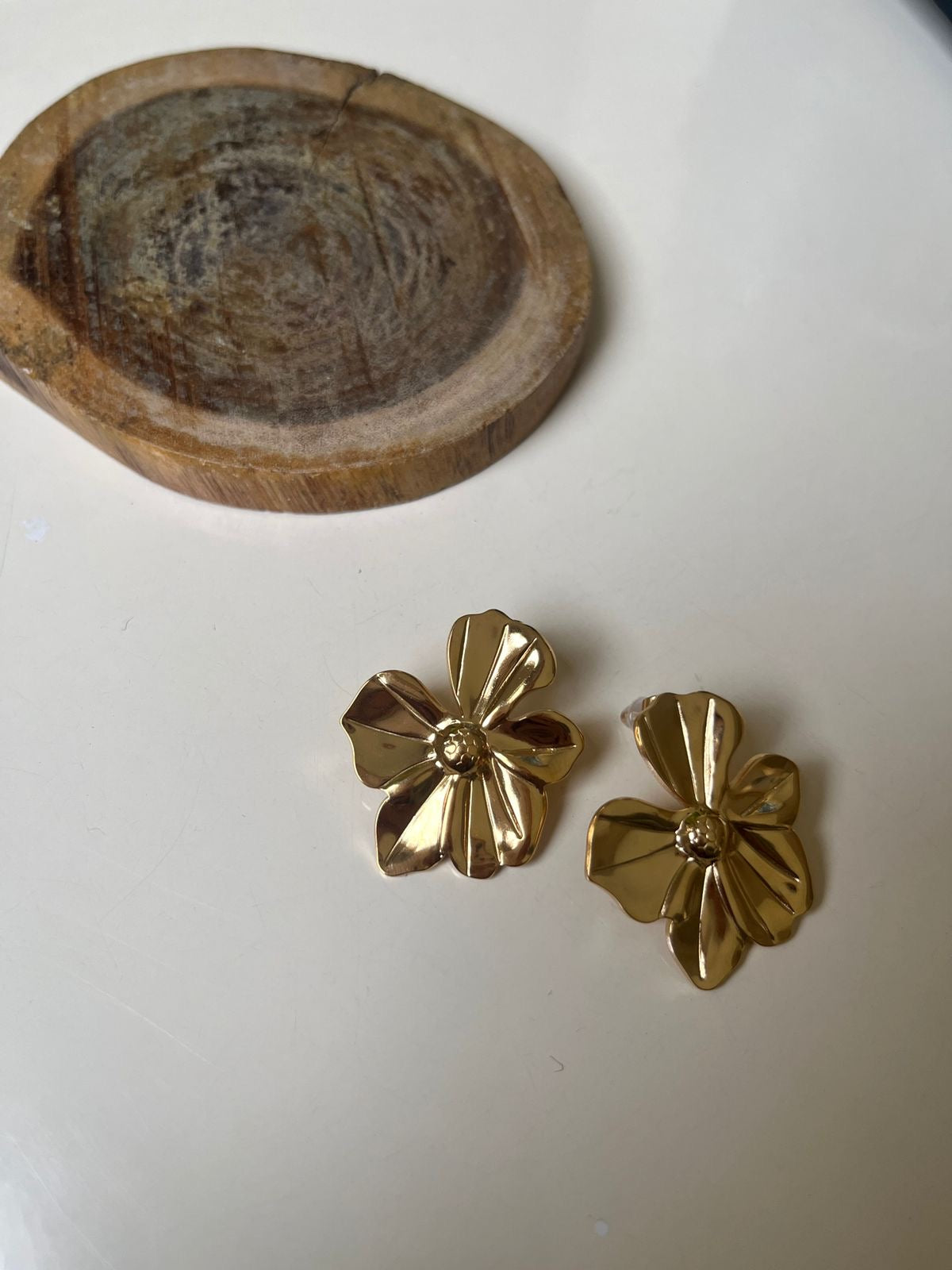 Claudia flower studs